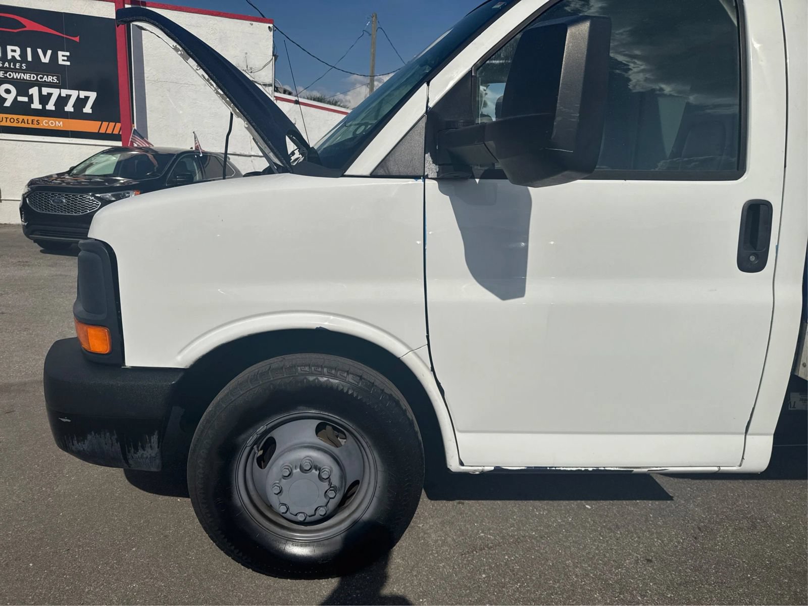 Used 2015 Chevrolet Express 3500 Extended RWD image 25