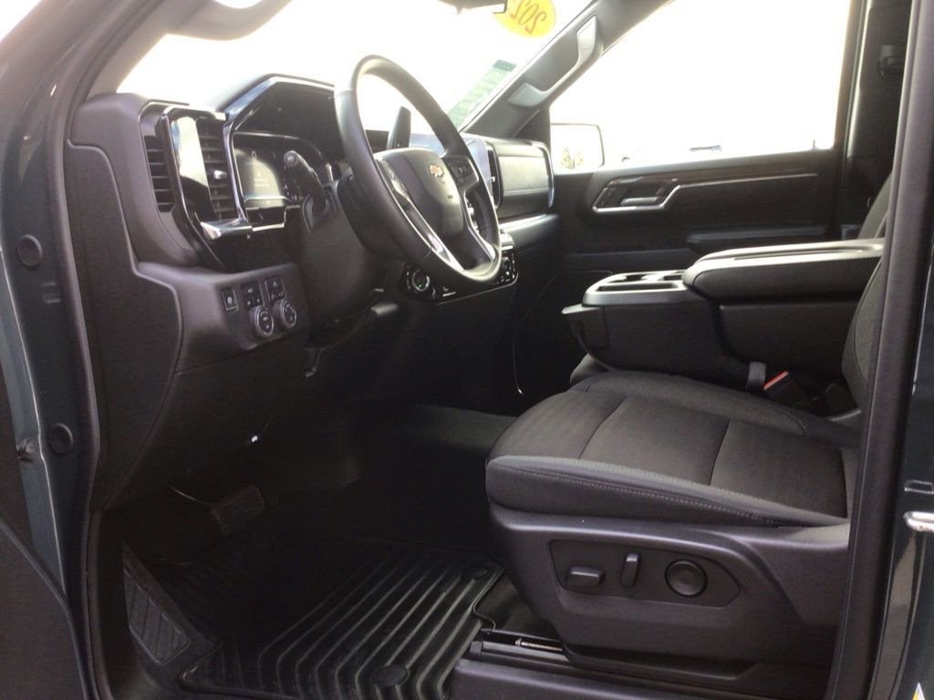 Used 2025 Chevrolet Silverado 1500 LT image 8