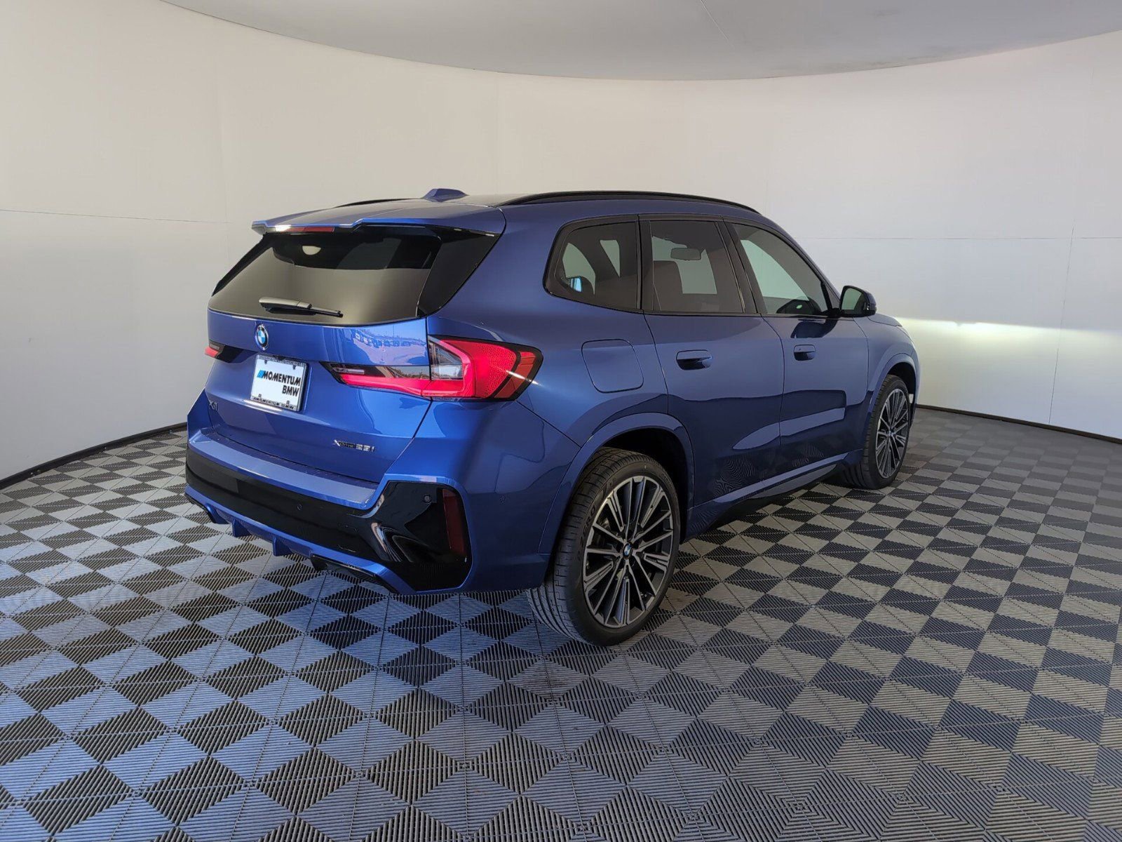Used 2025 BMW X1 xDrive28i w/ Technology Package image 6