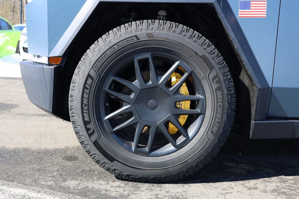 Used 2024 Tesla Cybertruck AWD Crew Cab image 9