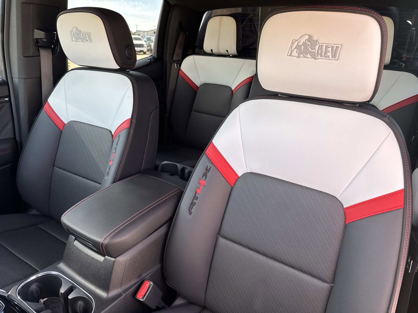Certified 2024 GMC Canyon AT4X w/ AT4X AEV Edition AWD/4WD image 26