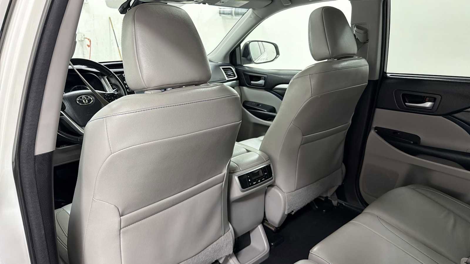 Certified 2017 Toyota Highlander XLE AWD/4WD image 26