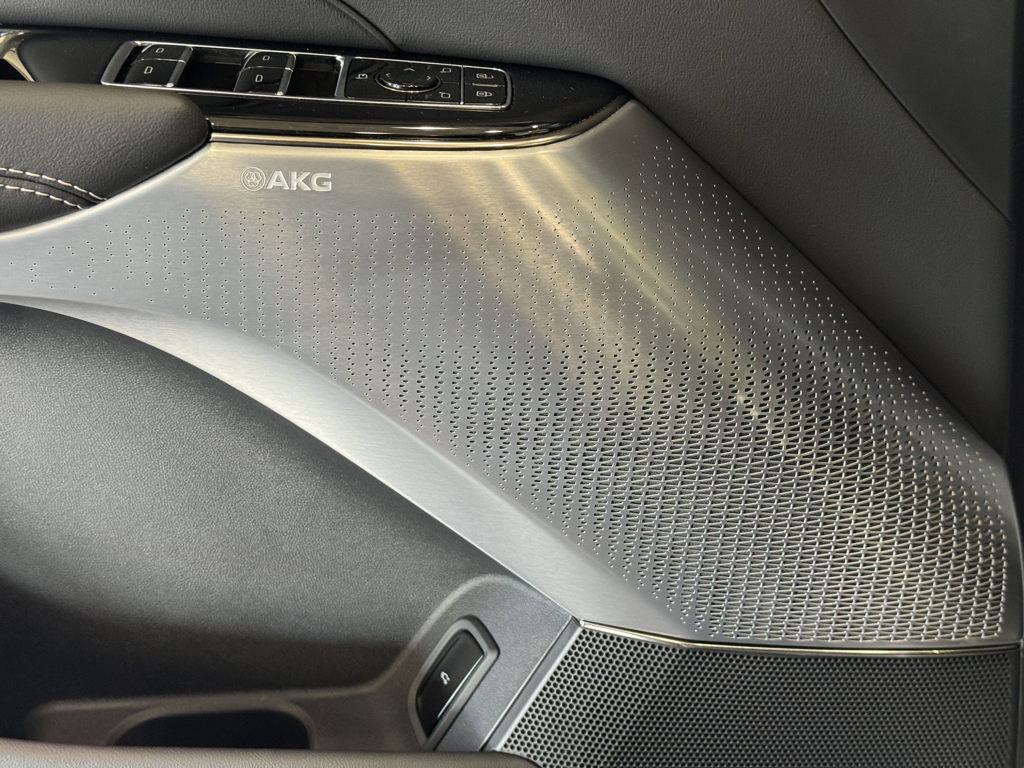 New 2026 Cadillac Lyriq V image 16