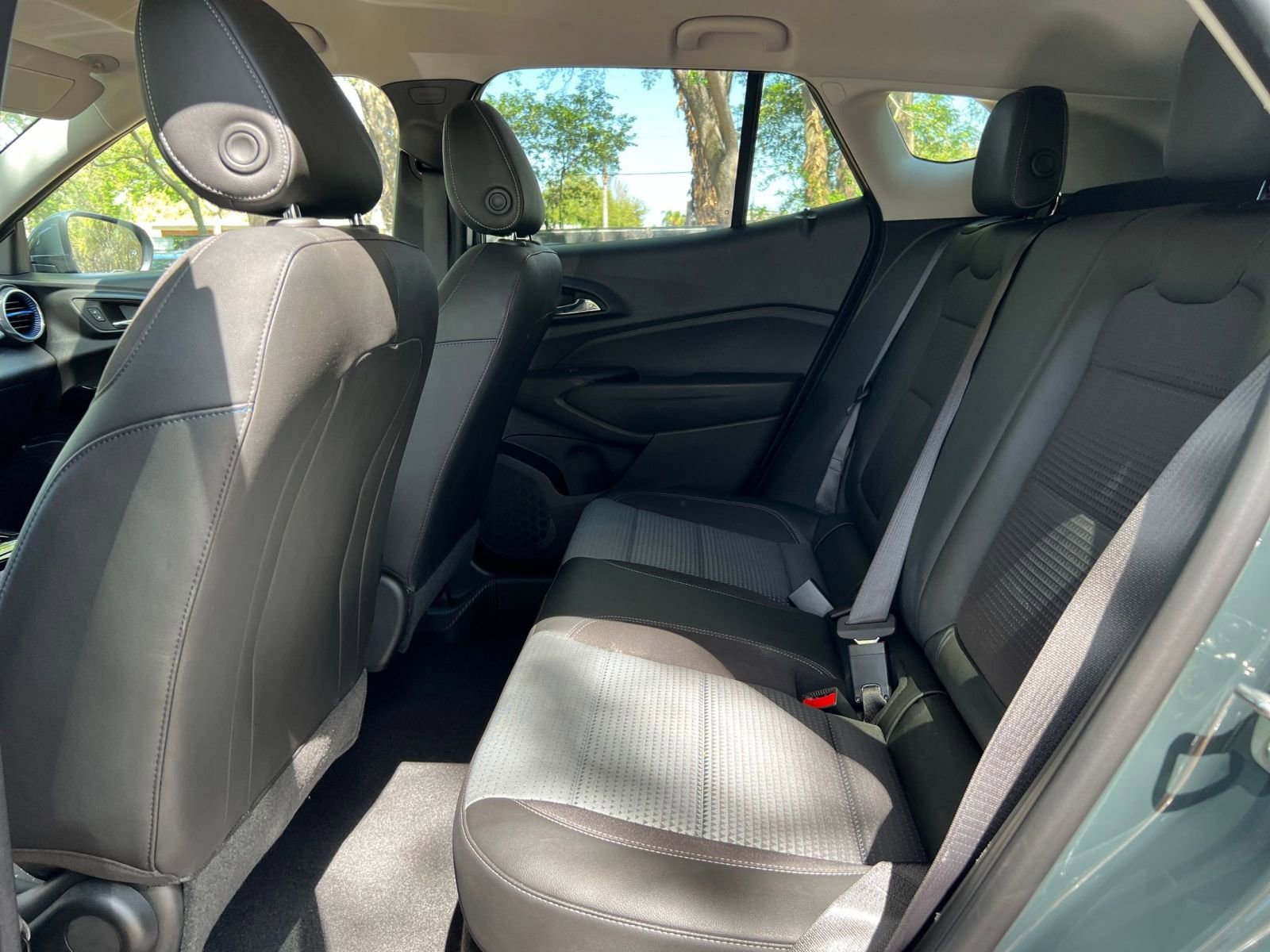 Used 2025 Chevrolet Trax LT w/ LT Convenience Package image 22