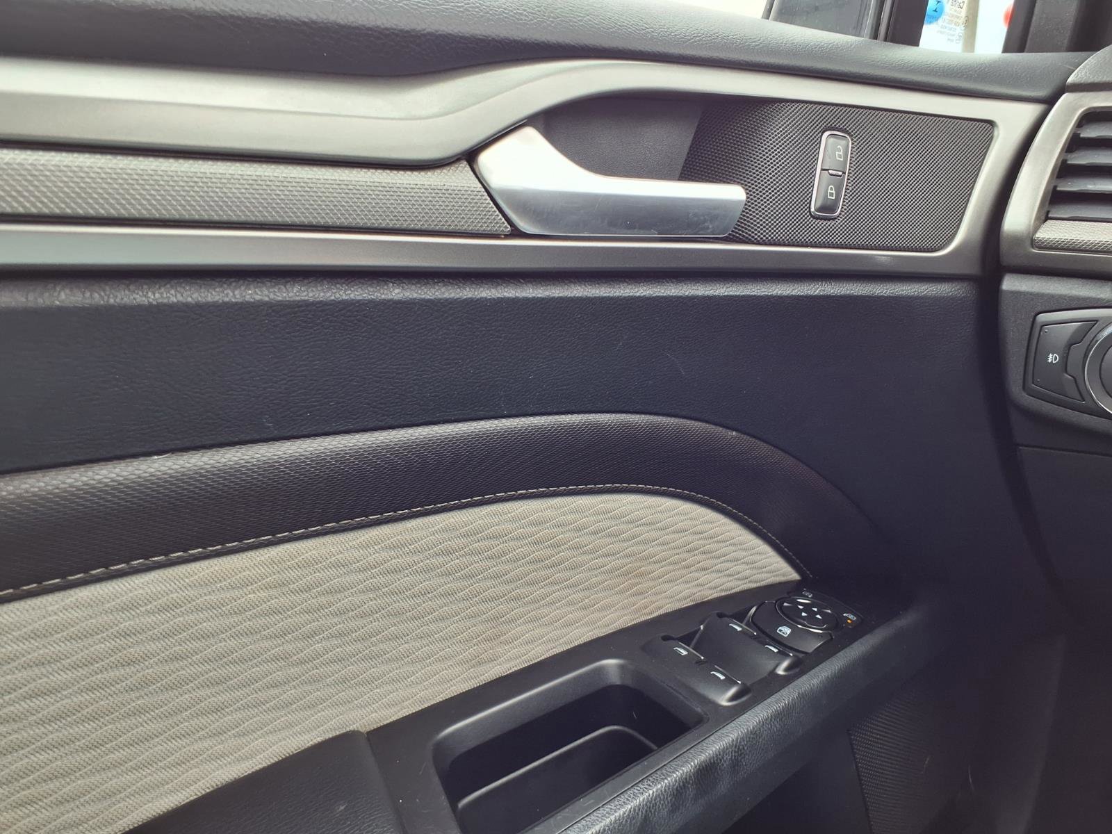 Used 2019 Ford Fusion SE image 20