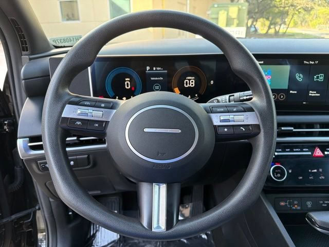 Used 2025 Hyundai Santa Cruz SEL FWD image 9