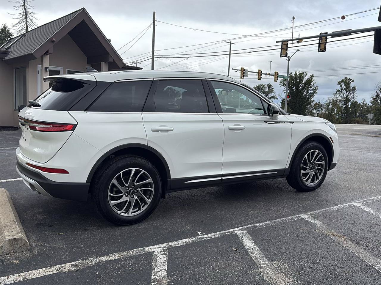 Used 2022 Lincoln Corsair AWD w/ Equipment Group 101A image 5