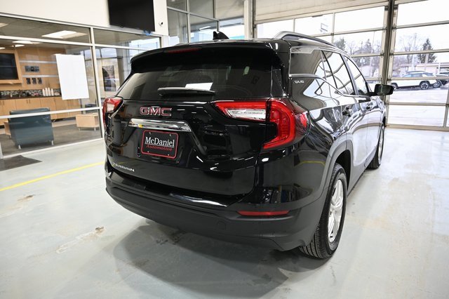 Used 2024 GMC Terrain SLE w/ Driver Convenience Package image 5
