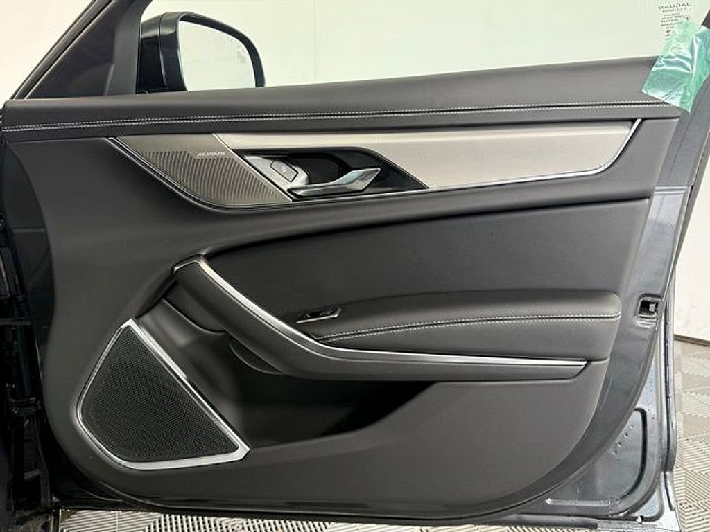 New 2024 Jaguar XF R-Dynamic SE AWD/4WD image 17