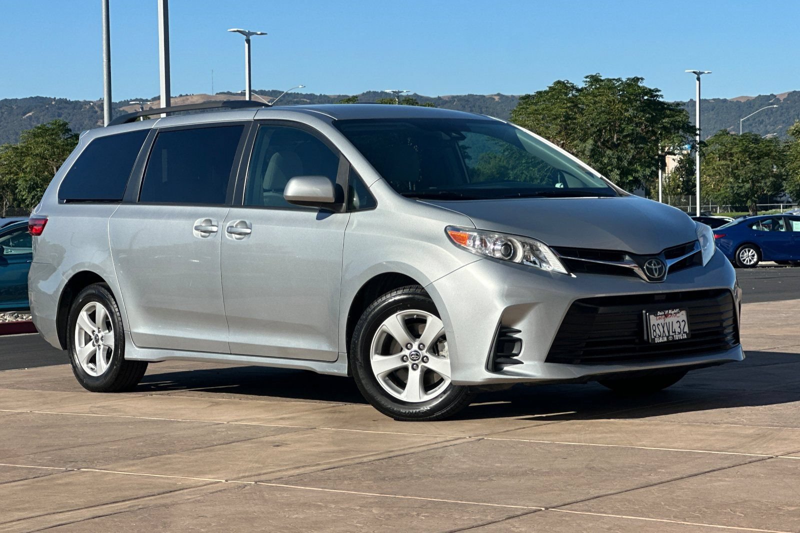 Used 2020 Toyota Sienna LE FWD image 2