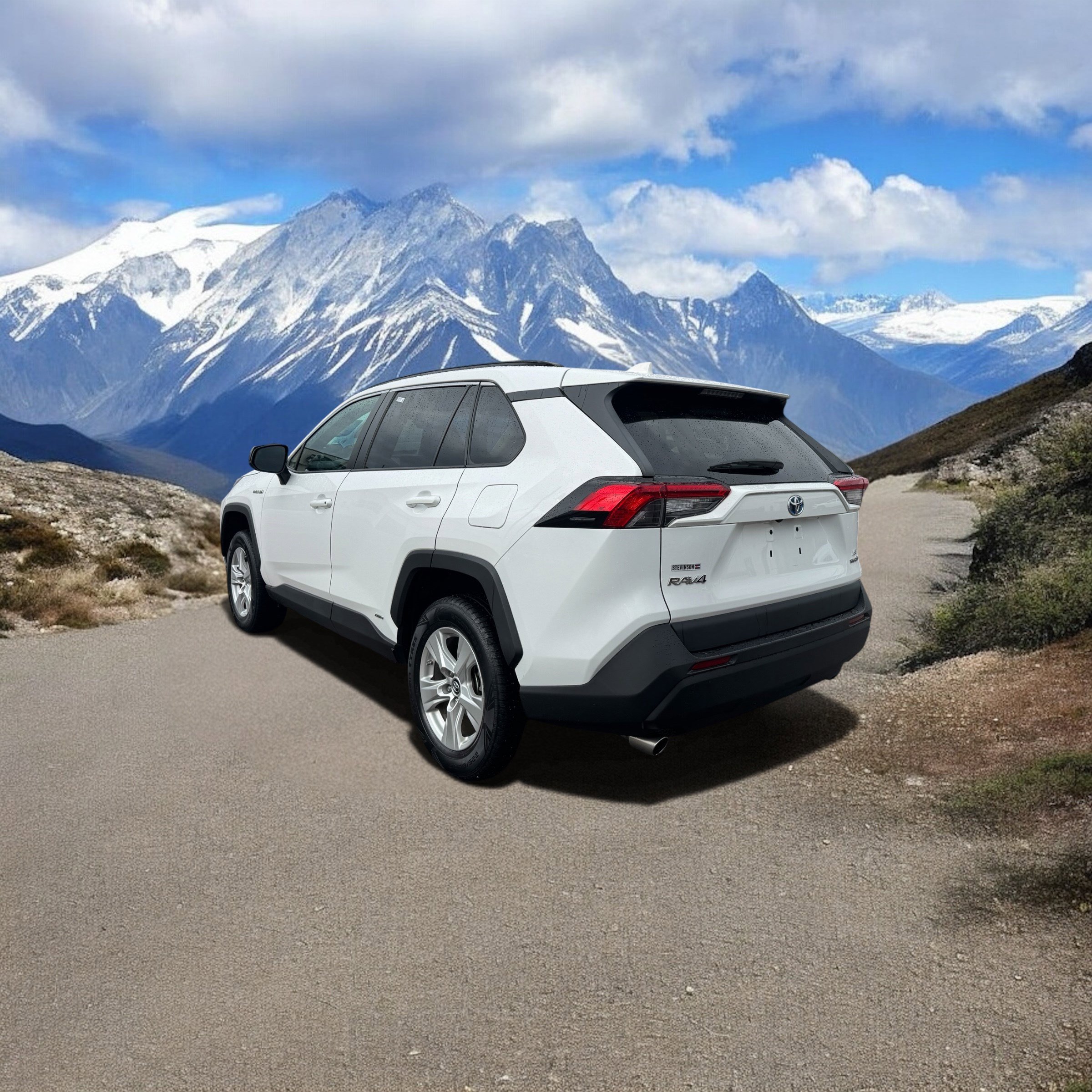 Used 2021 Toyota RAV4 LE AWD/4WD image 3