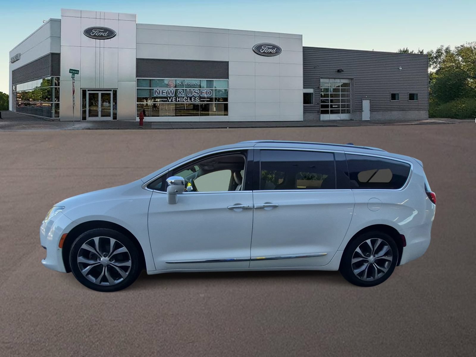 Used 2017 Chrysler Pacifica Limited FWD image 6