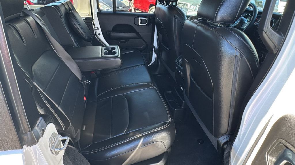 Used 2023 Jeep Wrangler Unlimited Sahara AWD/4WD image 17