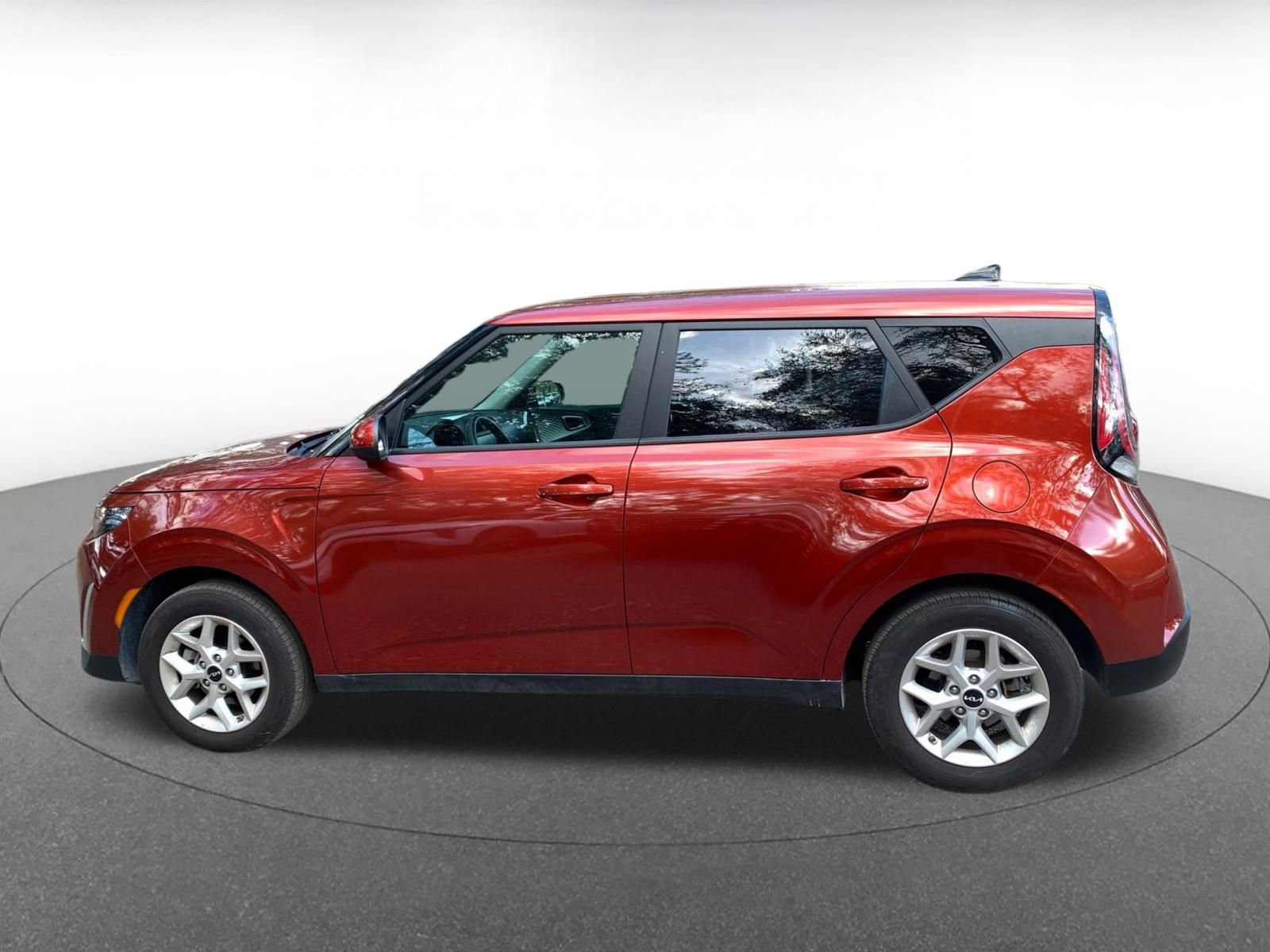 Used 2025 Kia Soul LX w/ LX Technology Package image 4