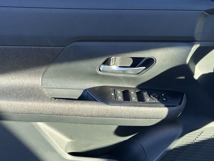 New 2025 Nissan Kicks SV image 2