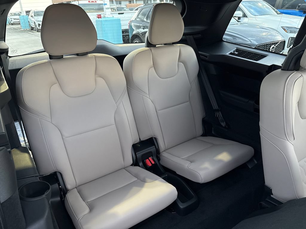 New 2026 Volvo XC90 B6 Plus w/ Protection Package Premier AWD/4WD image 16