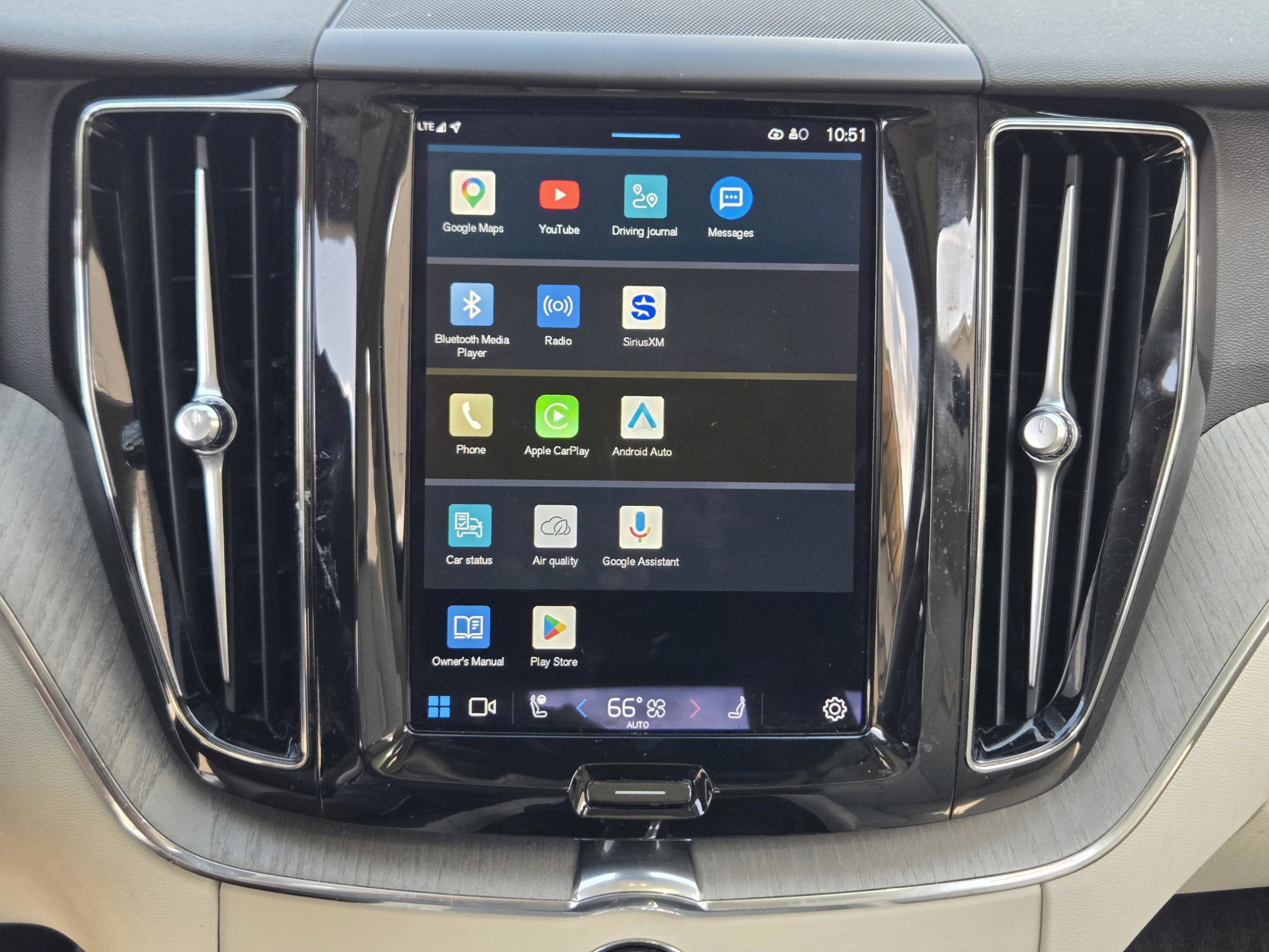 Used 2023 Volvo XC60 B5 Plus w/ Climate Package image 23