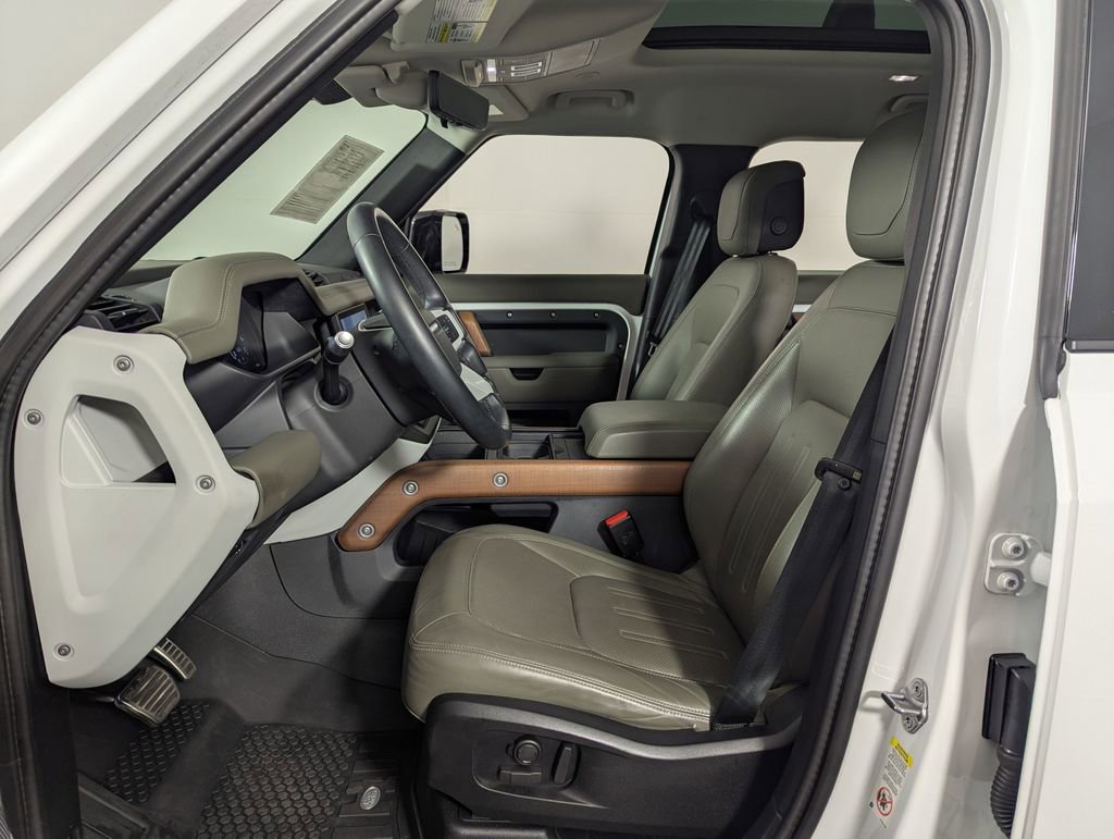 Used 2020 Land Rover Defender 110 HSE image 4