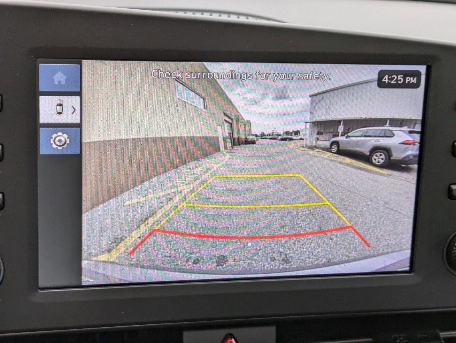 Certified 2025 Hyundai Elantra SEL FWD image 17