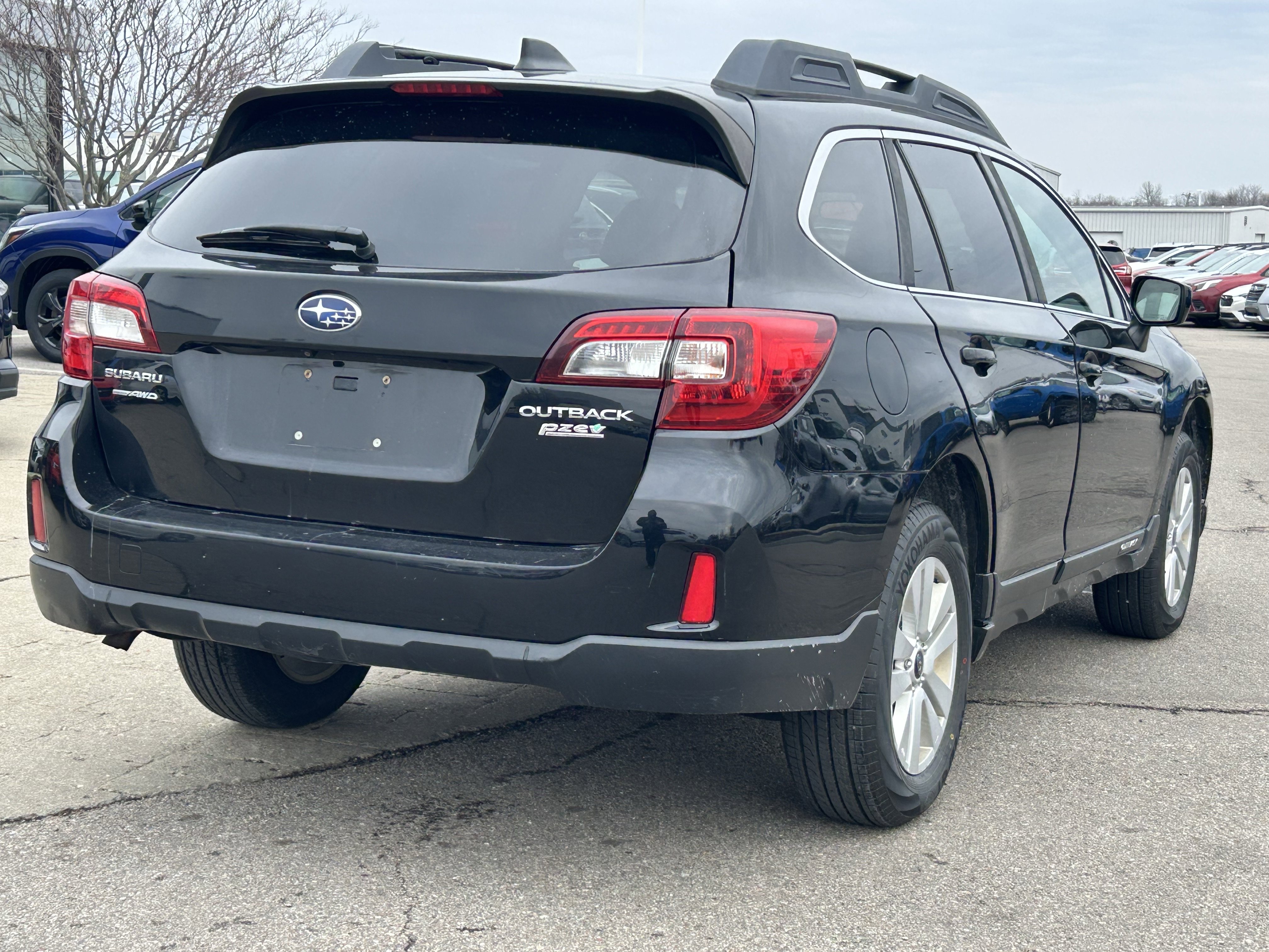 Used 2017 Subaru Outback 2.5i Premium image 7
