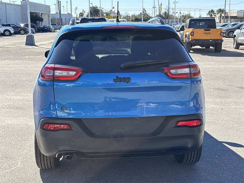 Used 2017 Jeep Cherokee Sport image 4