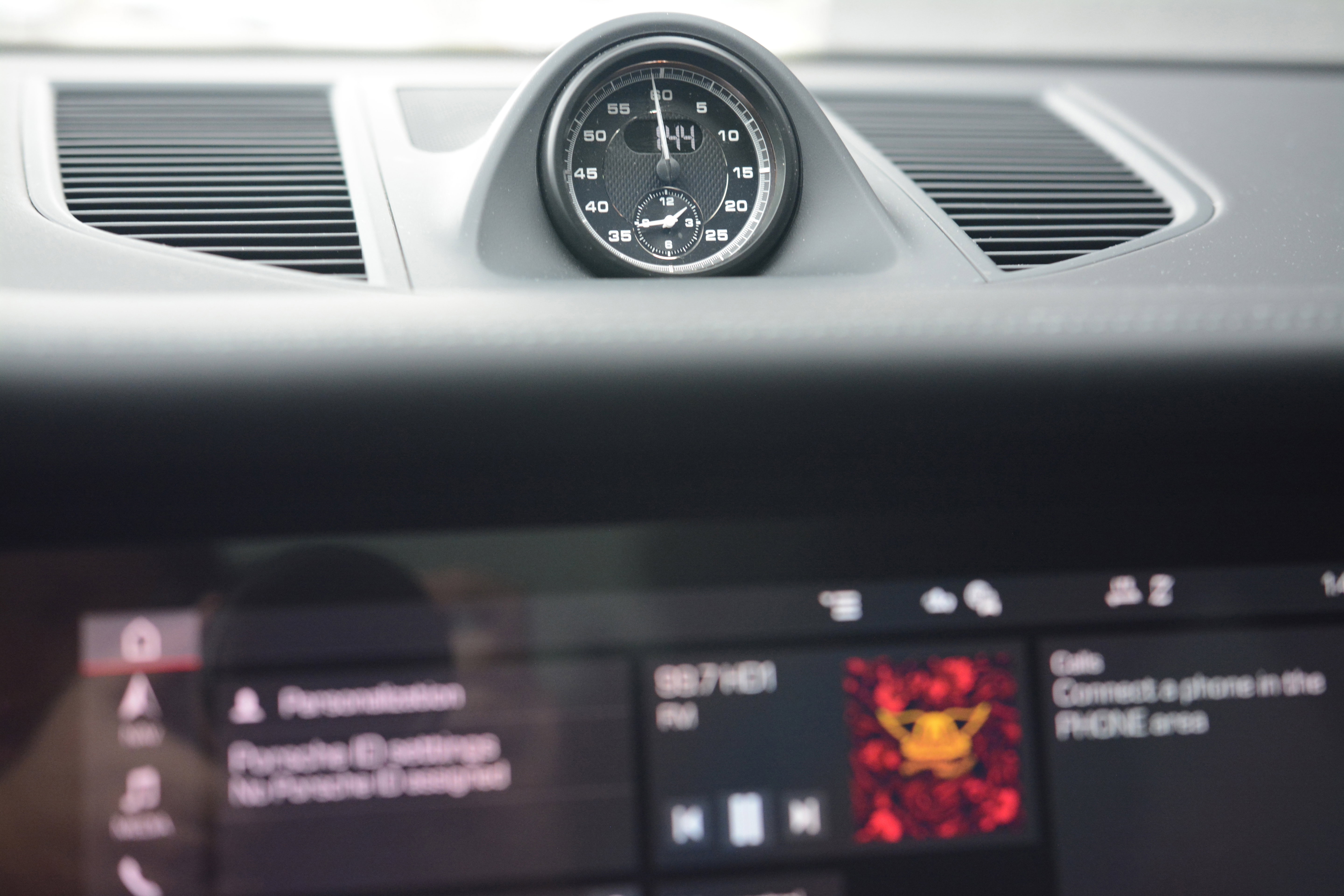 Certified 2025 Porsche Macan AWD/4WD image 21