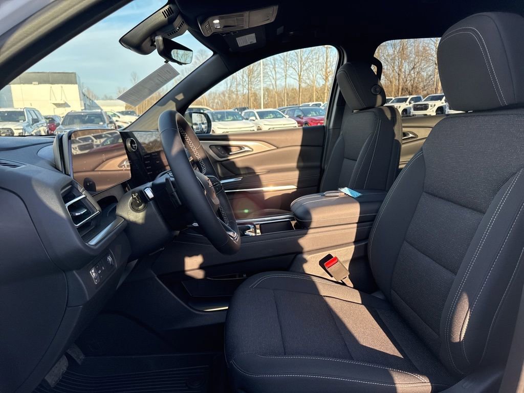 Used 2026 Chevrolet Traverse LT w/ Driver Confidence Package image 10