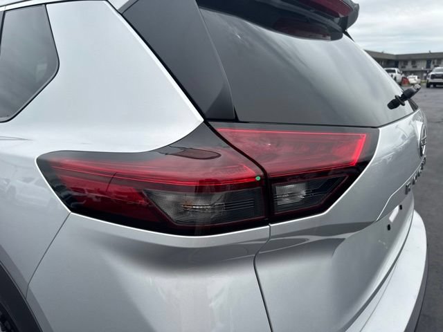 Used 2025 Nissan Rogue SV FWD image 24