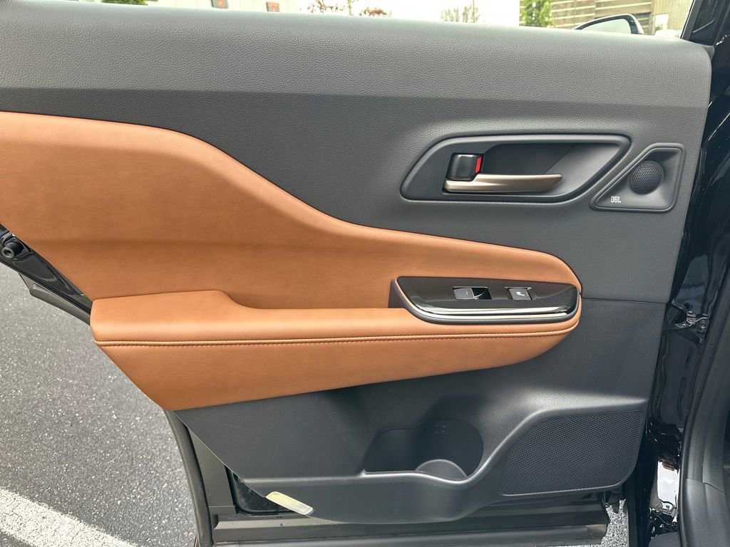 Used 2025 Toyota Crown Signia Limited image 13