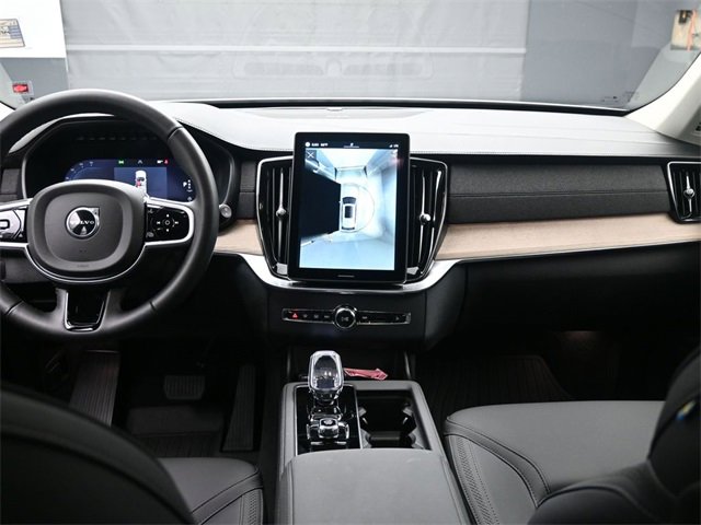 Used 2025 Volvo XC90 B5 Plus w/ Protection Package Premier image 9