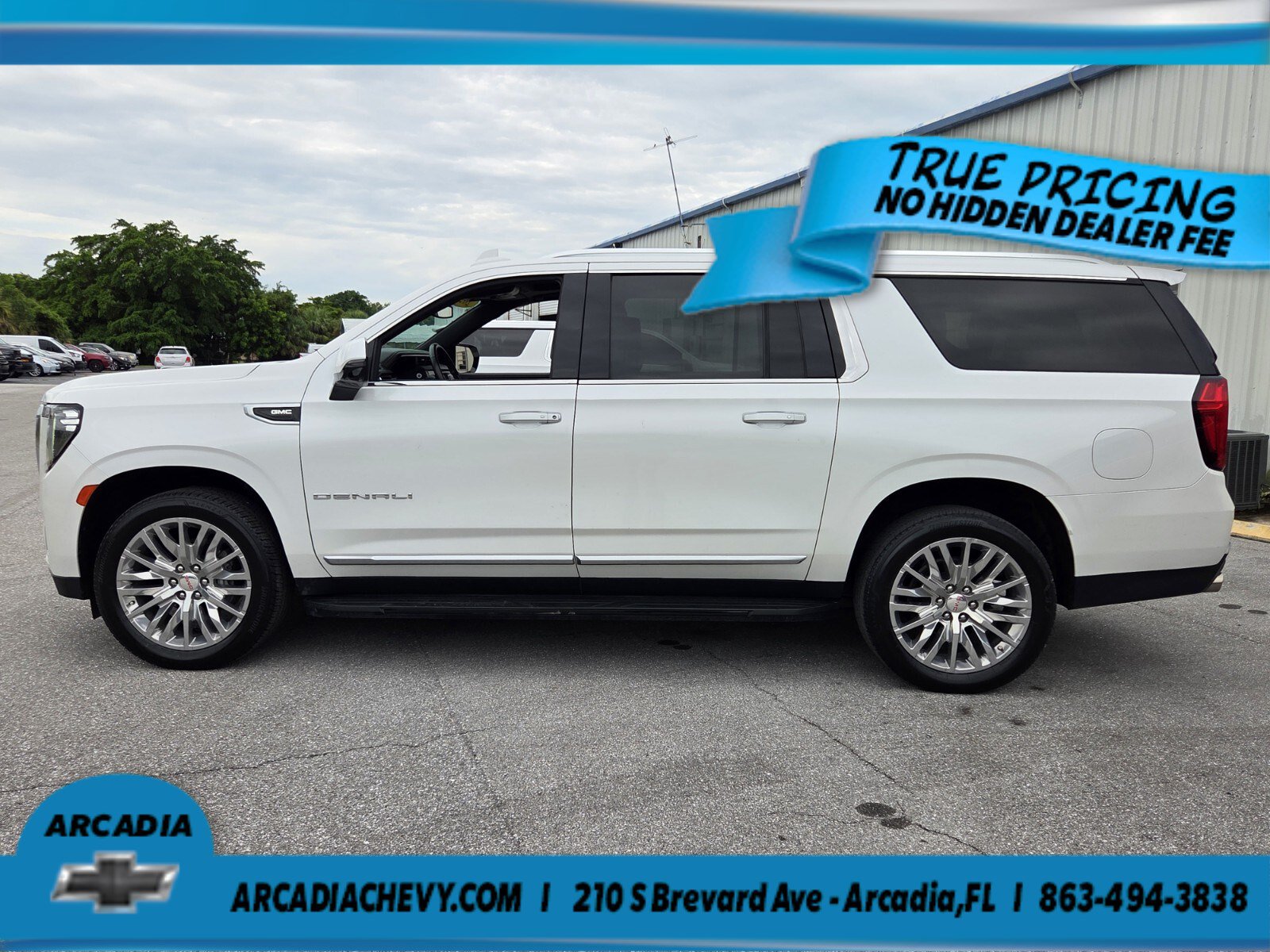 Used 2023 GMC Yukon XL Denali w/ Max Trailering Package AWD/4WD image 2