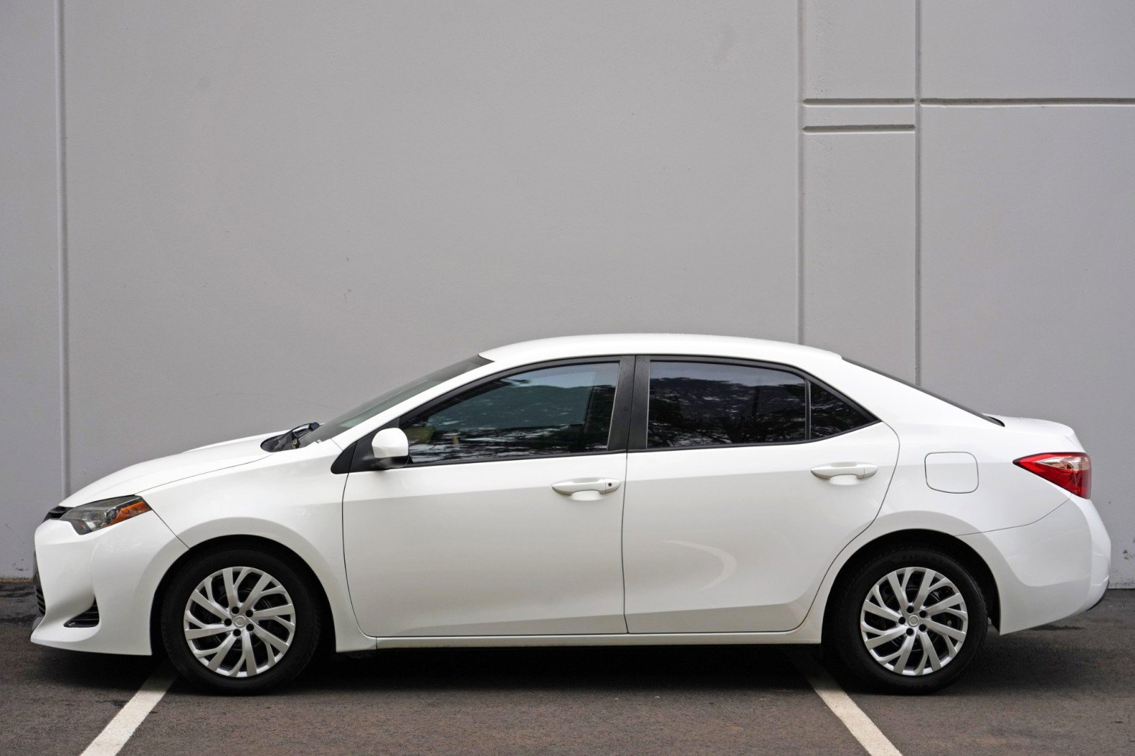 Used 2019 Toyota Corolla LE w/ Carpet Mat Package (TMS) FWD image 40