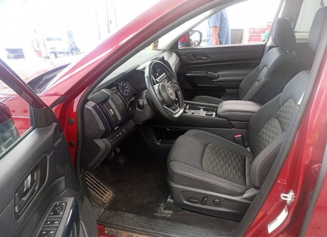 Certified 2024 Nissan Pathfinder SV w/ SV Premium Package AWD/4WD image 5