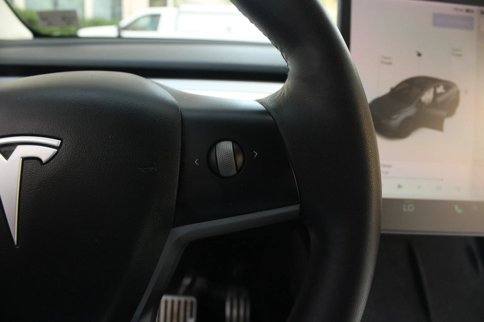 Used 2021 Tesla Model Y Long Range AWD/4WD image 30