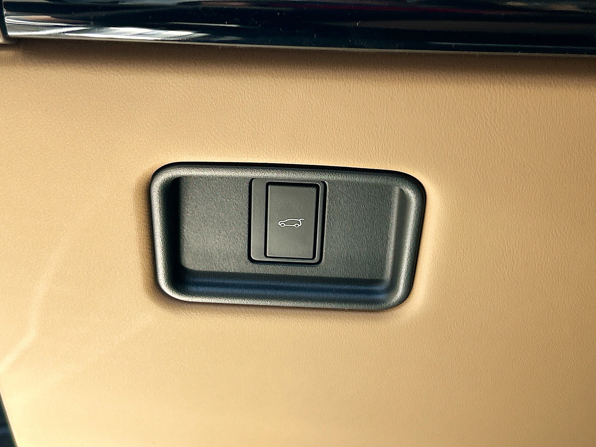 New 2025 Land Rover Range Rover SE image 28