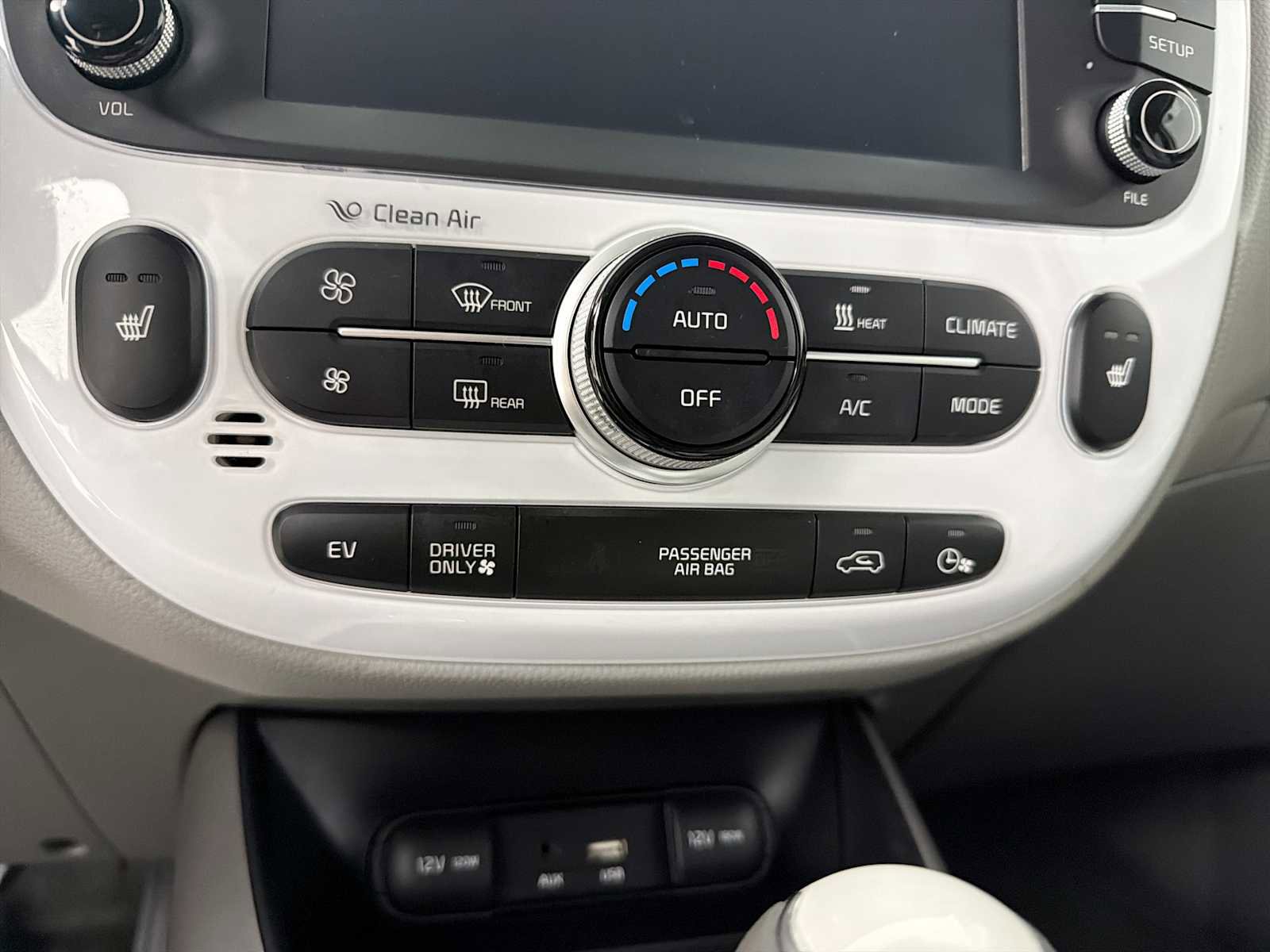 Used 2015 Kia Soul EV image 16