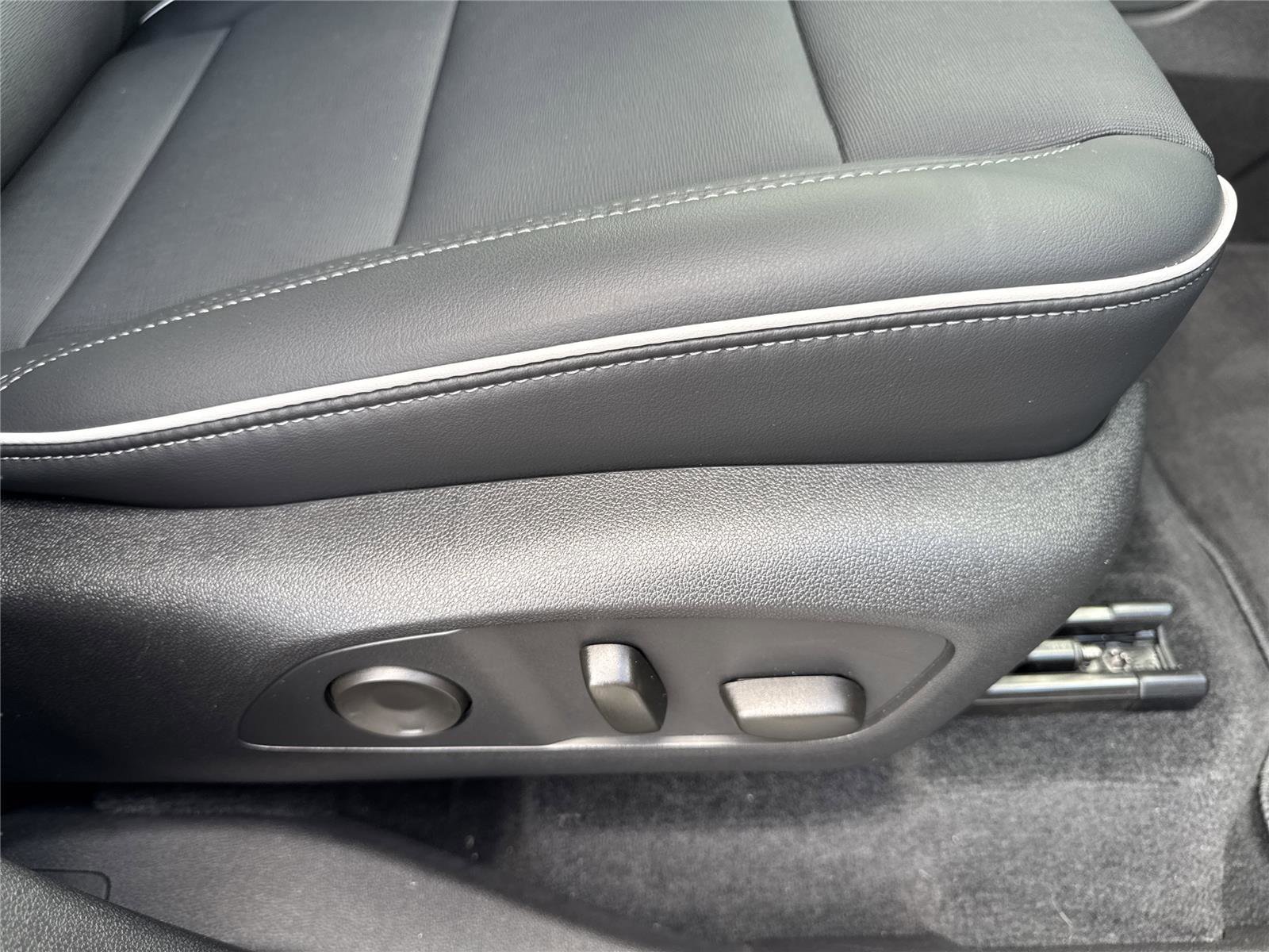 Used 2026 Buick Enclave Preferred FWD image 37