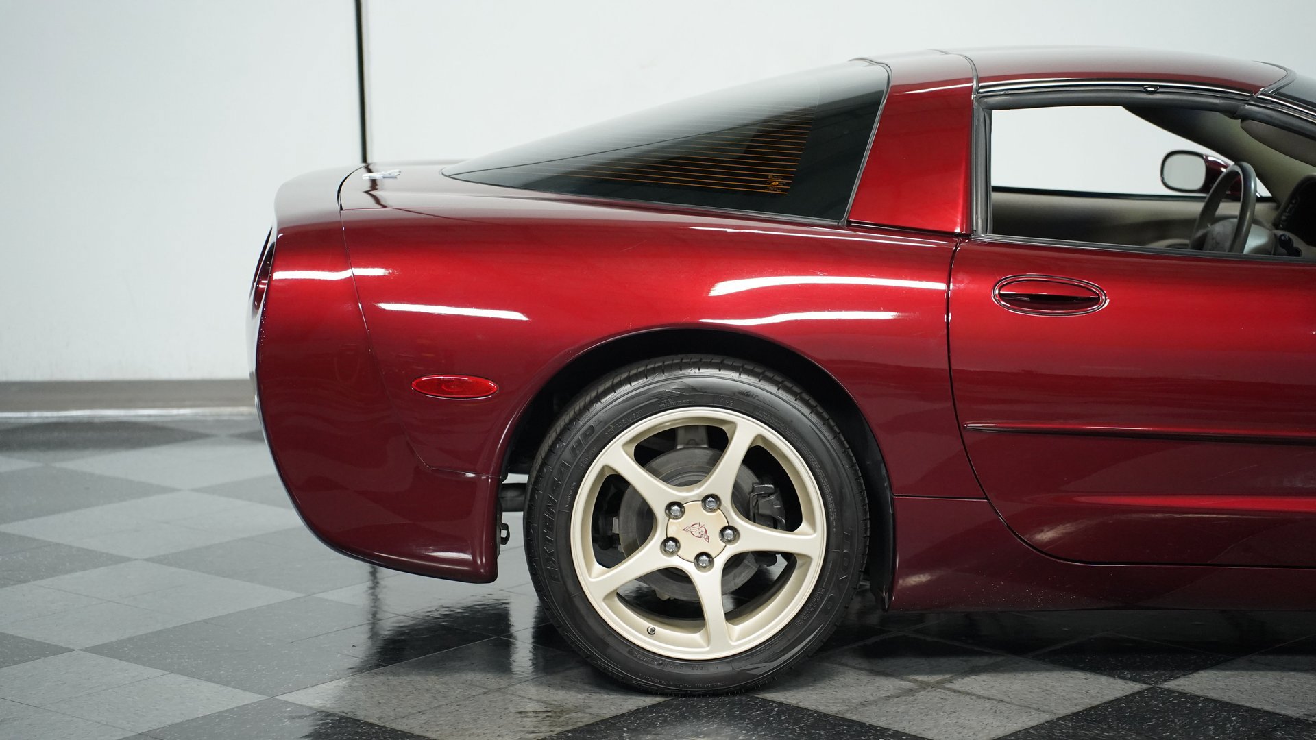 Used 2003 Chevrolet Corvette 50th Anniversary Edition w/ Preferred Equipment Group image 23