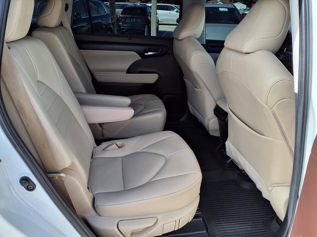Used 2020 Toyota Highlander XLE image 15