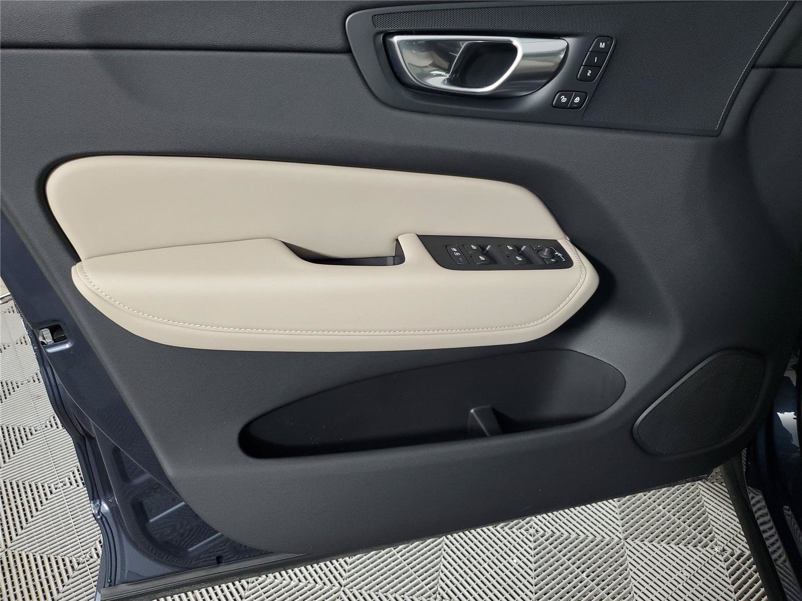 New 2026 Volvo XC60 B5 Plus w/ Protection Package Premier AWD/4WD image 19