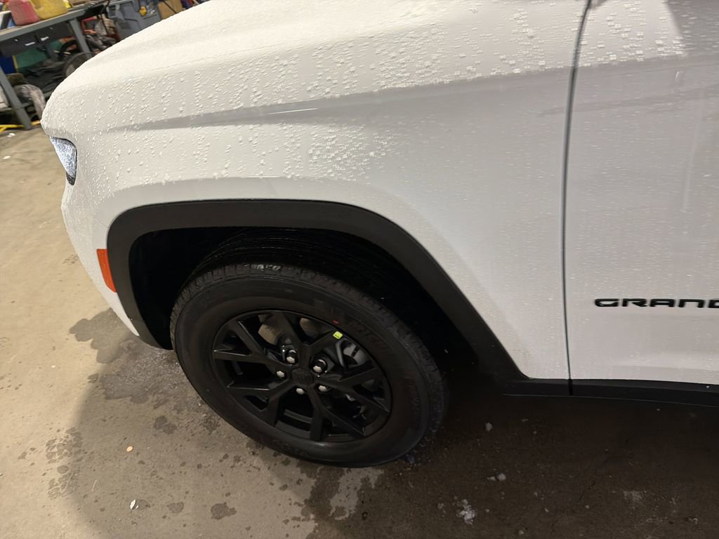 New 2026 Jeep Grand Cherokee Altitude image 10