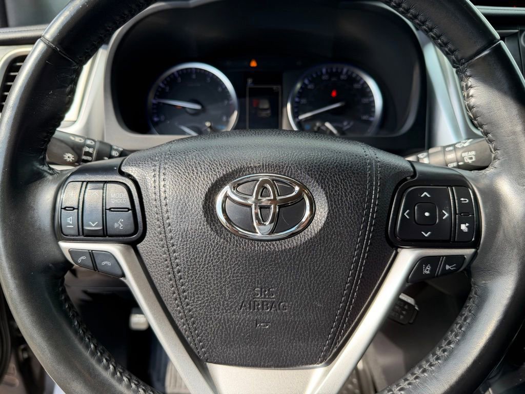 Used 2019 Toyota Highlander XLE image 25