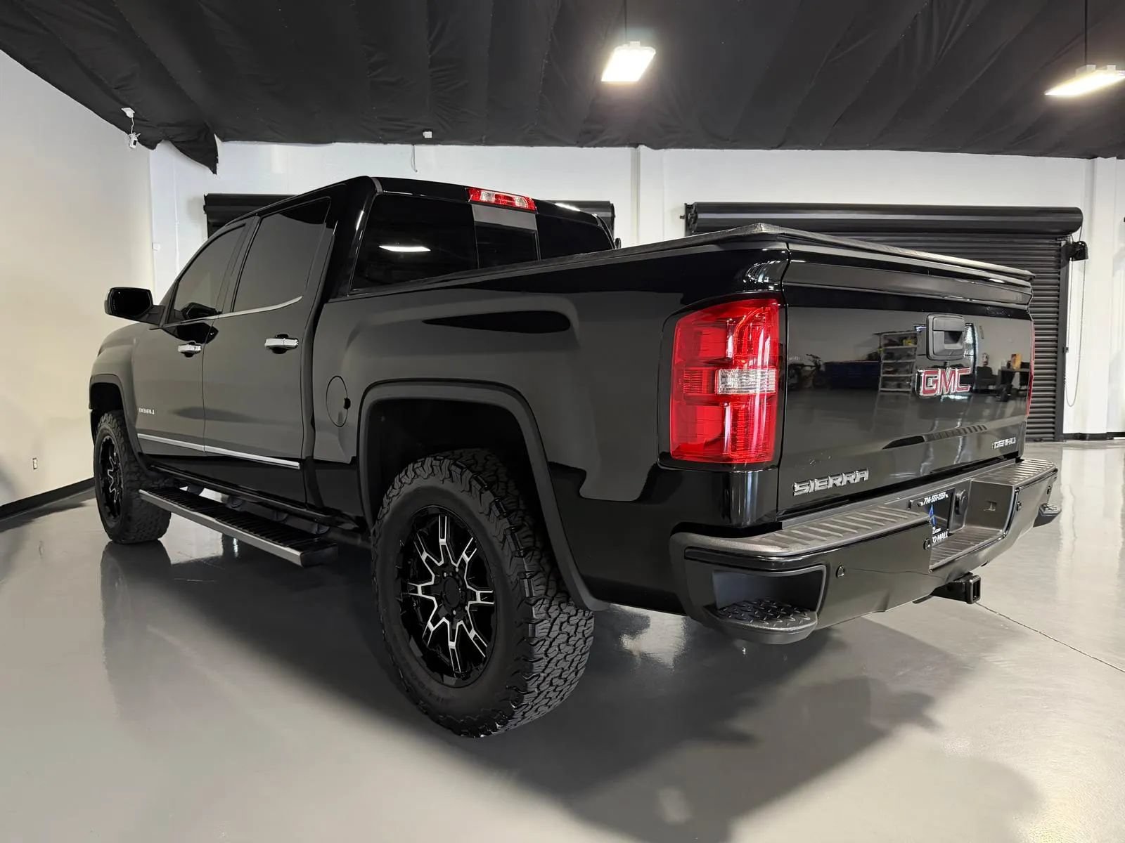 Used 2014 GMC Sierra 1500 Denali w/ Suspension Package, Off-Road AWD/4WD image 6