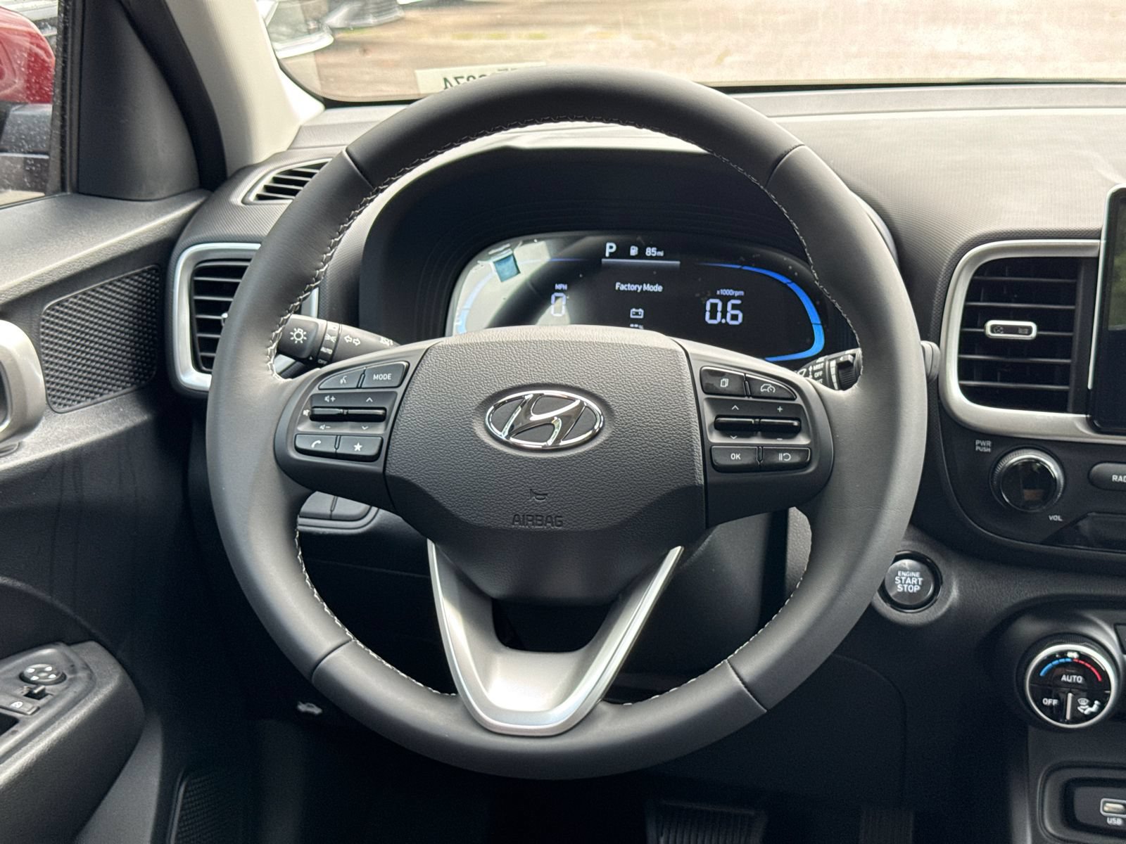 Used 2025 Hyundai Venue SEL FWD image 23