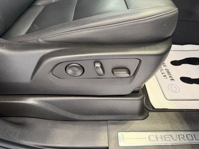 Used 2023 Chevrolet Suburban Z71 w/ Luxury Package AWD/4WD image 16