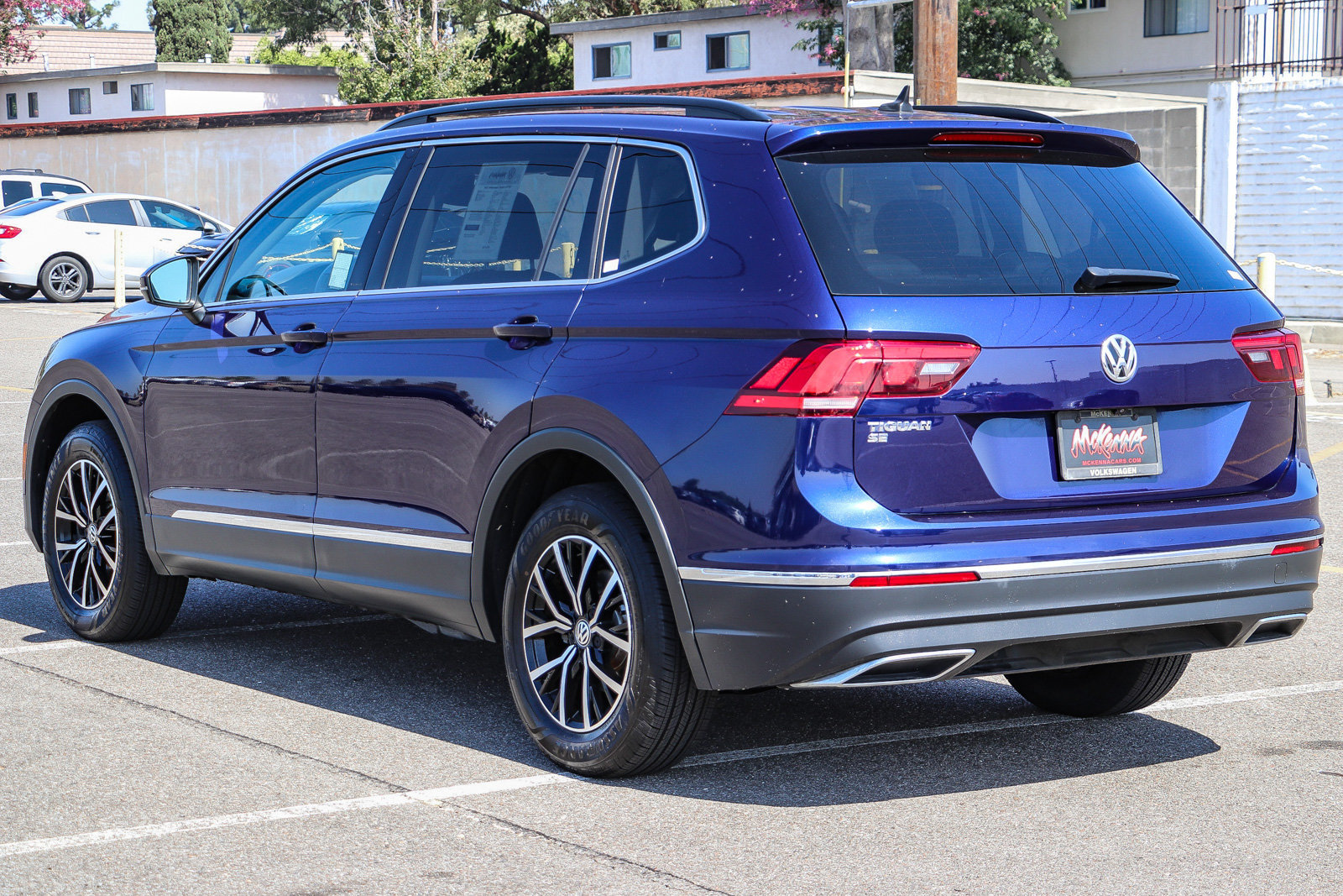 Used 2021 Volkswagen Tiguan SE w/ Panoramic Sunroof Package FWD image 8