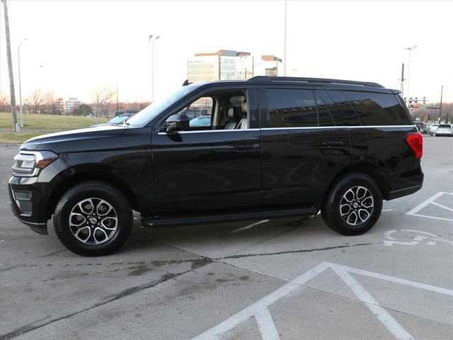 Used 2024 Ford Expedition XLT image 3
