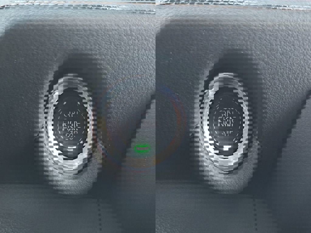 Used 2025 Chevrolet Suburban Z71 image 28