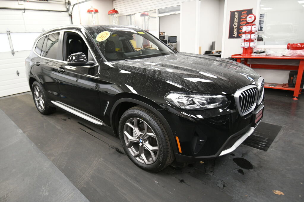 Used 2024 BMW X3 xDrive30i w/ Premium Package w/ZPA image 2