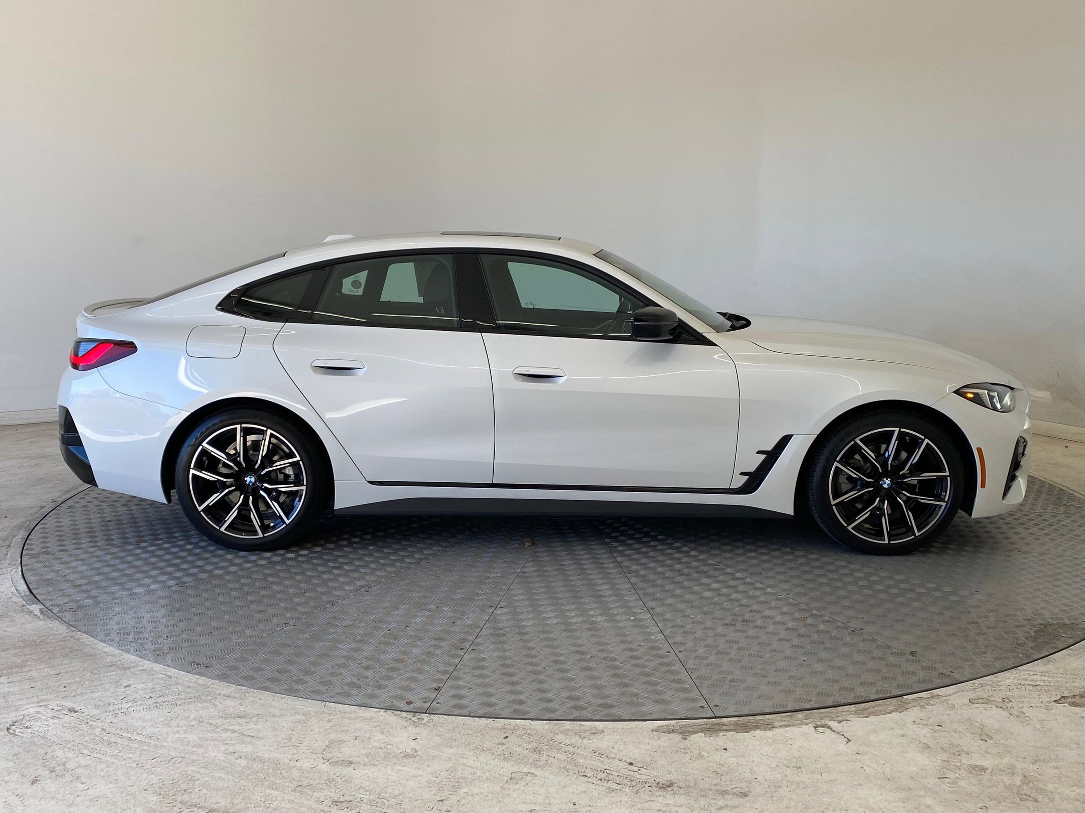 Certified 2025 BMW 430i xDrive w/ M Sport Package image 8